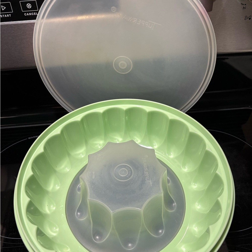 Tupperware vintage jelly ring mold